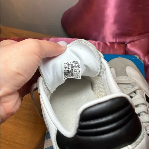 adidas Samba OG Shoes (M7/W8) - Picture 12 of 16